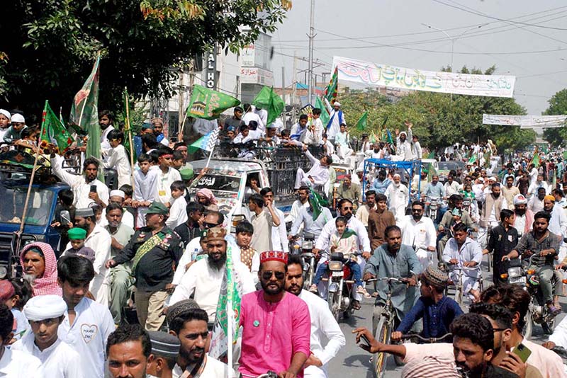 A rally passing through Farid Gate area on the occasion of 12th Rabi-ul-Awwal