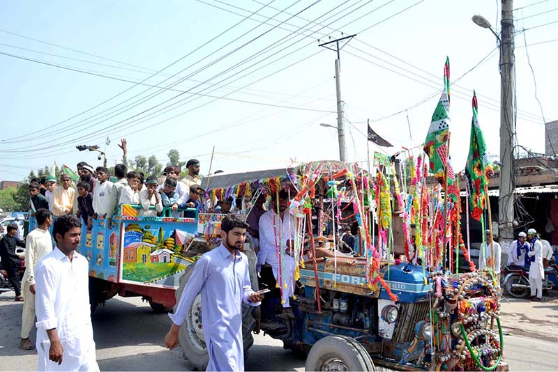 Central procession of Eid Milad un Nabi (PBUH) passing through Badshai Mandi and Khatmay Nabwoot Chowk