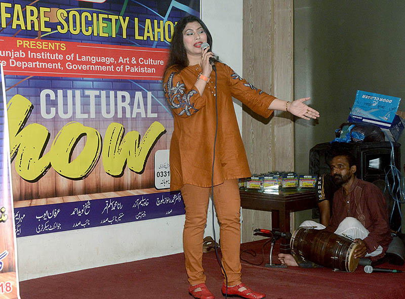 Folk Singer Hina Mailk singing a song during Cultural Show organized by Oriental Welfare Society