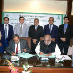 Member (R&S), Board of Revenue Sindh Syed Ahmed Ali Shah and Director General (e-Governance), Punjab Information Technology Board (PITB) signing the service level agreement for launching e-Registration & e-Mutation System of properties in Sindh.