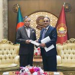 Pakistan High Commissioner, Mr. Imran Ahmed Siddiqui paying a farewell call on the President of Bangladesh Mohammed Shahabuddin.
