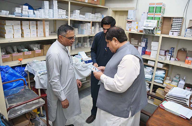 Advisor to CM on Health Dr. Riaz Anwar addressing a meeting during his visit to Khyber Eye Foundation