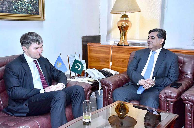 Kazakhstan Ambassador to Pakistan H.E. Yerzhan Kistafin called on the Federal Minister for Commerce Dr. Gohar Ejaz to discusy regional connectivity and bilateral trade at the Commerce Ministry