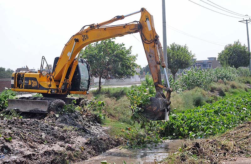 Head Muhammad Road is currently undergoing expansion to ensure smoother traffic flow. This vital route connects several cities in South Punjab, Balochistan, and Khyber Pakhtunkhwa (KPK).