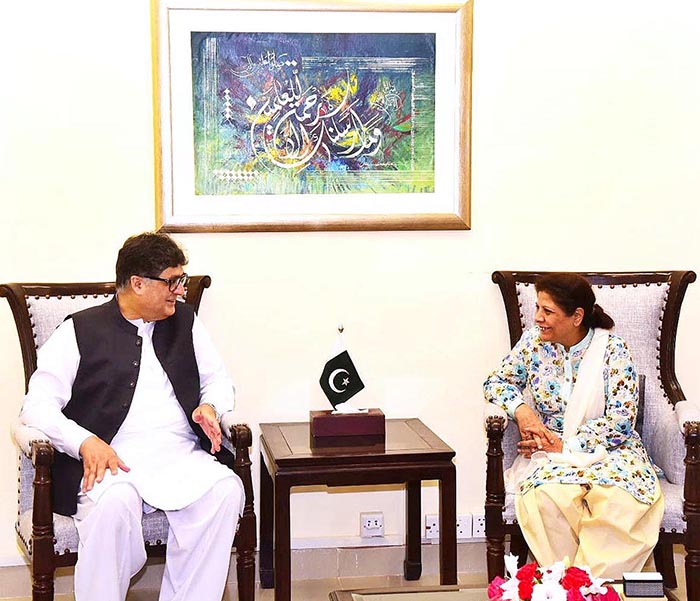 Caretaker Federal Minister for Privatization Mr. Fawad Hassan Fawad called on Federal Minister for Finance, Revenue & Economic Affairs, Dr Shamshad Akhtar, at Finance Division, The Ministers discussed important economic and fiscal matters and exchanged valuable insights and ideas on the privatization agenda, revenue enhancement and strategies for economic growth.