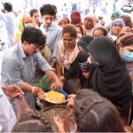 Volunteers serving food and drinks to the participants celebrating Milad-ul-Nabi (peace be upon him)