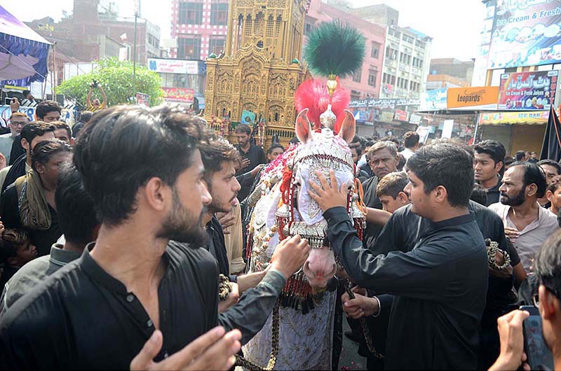 A large number of mourners attending the Chehlum procession to commemorate the martyrdom of Hazrat Imam Hussain (AS), grandson of Holy Prophet (SAWW)