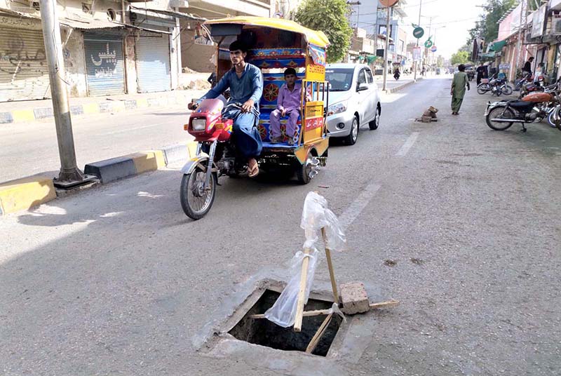 A view of open main hole at Railway Station Road may cause any mishap and needs the attention of concerned authorities
