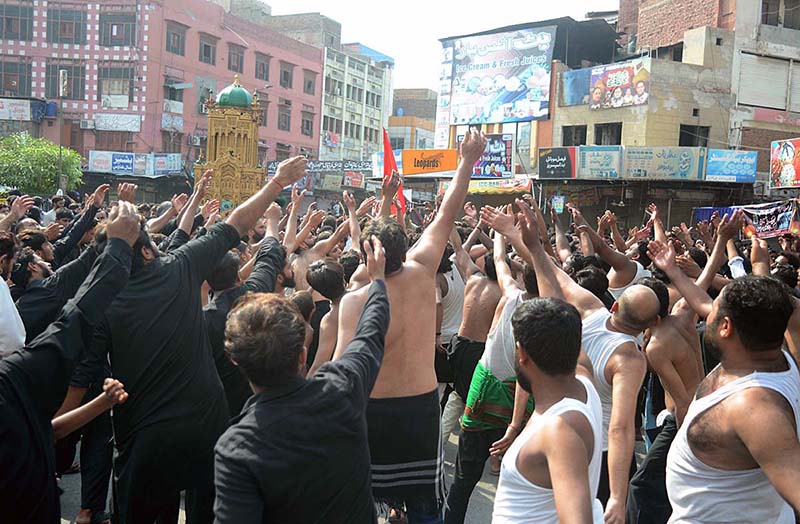 A large number of mourners attending the Chehlum procession to commemorate the martyrdom of Hazrat Imam Hussain (AS), grandson of Holy Prophet (SAWW)