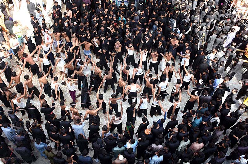 A large number of mourners attending the Chehlum procession to commemorate the martyrdom of Hazrat Imam Hussain (AS), grandson of Holy Prophet (SAWW)