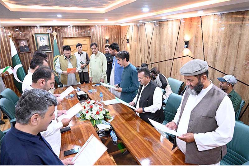 Chief Minister Gilgit-Baltistan Haji Gulbar Khan administering oath from the newly elected Cabinet of Gilgit-Baltistan Newspapers Society (GBNS) at CM Secretariat