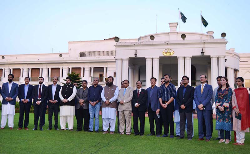 Punjab Governor, Muhammad Baligh ur Rehman and Caretaker Punjab Chief Minister Mohsin Naqvi along with his cabinet in a group photograph after visiting the Governor House