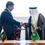 Federal Minister for Commerce and Industry, Dr. Gohar Ejaz exchanging Joint Statement with the Secretary General of GCC, Jassem Mohamed Albudaiwi