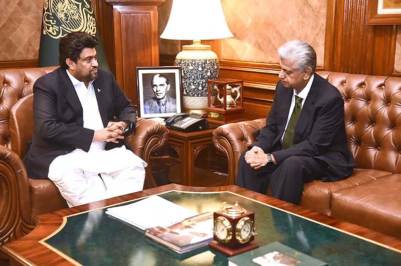 Caretaker Ministrer for Information and Broadcasting Mutaza Solangi calls on Sindh Governor, Kamran Khan Tessori at Governor House