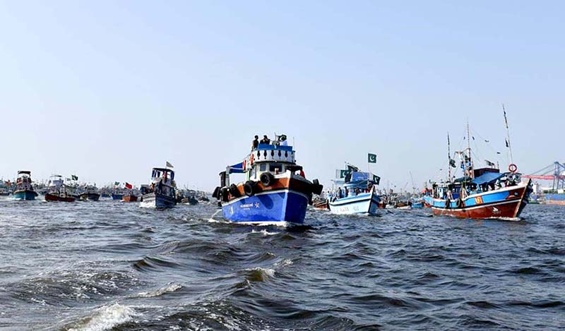 Pakistan Navy conducts boat rally at Karachi harbour to commemorate 58th Navy Day