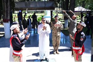 Caretaker Prime Minister, Anwaar-ul-Haq Kakar offers prayer at the Yadgaar-e-Shuhada