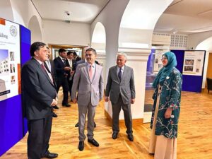 Caretaker Prime Minister Anwaar-ul-Haq Kakar visits the Oxford Centre for Islamic Studies