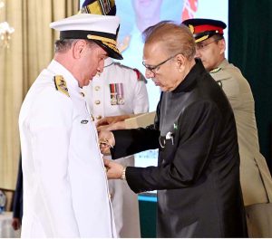 President Dr. Arif Alvi conferring the award of Nishan-e-Imtiaz (Military) upon the Commander of the Turkish Naval Forces, Admiral Ercument Tatlioglu, at a special investiture ceremony held at Aiwan-e-Sadr