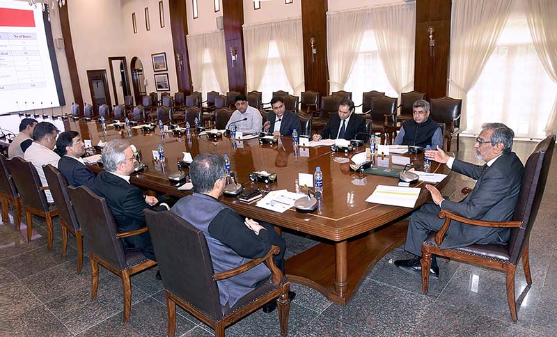 Sindh Caretaker Chief Minister Justice (retd) Maqbool Baqar presides over a meeting of the Transport & Mass Transit Department at CM House