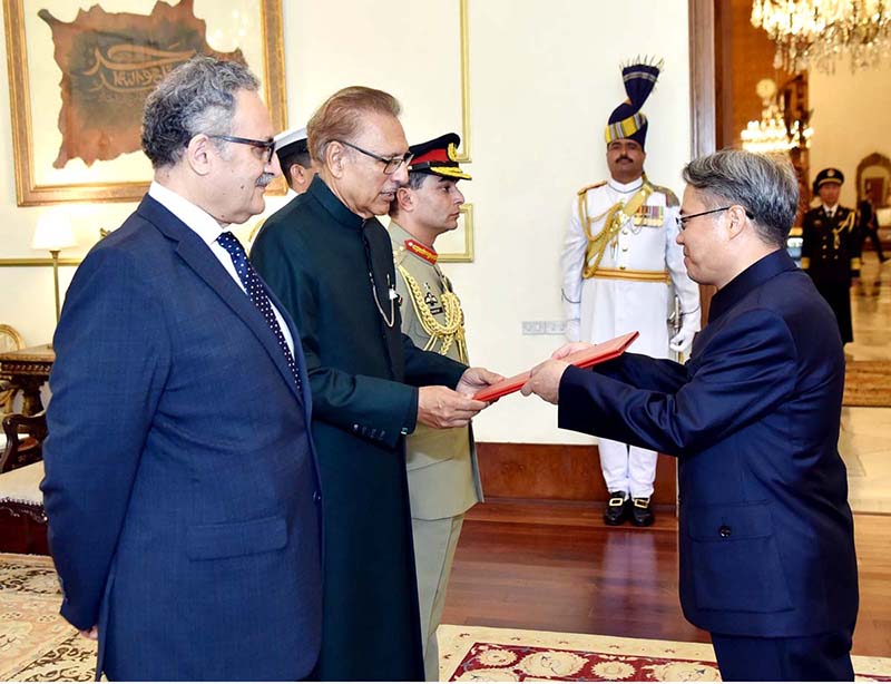 The Ambassador-designate of the People's Republic of China, Mr. Jiang Zaidong, presenting his diplomatic credentials to President Dr. Arif Alvi, at Aiwan-e-Sadr