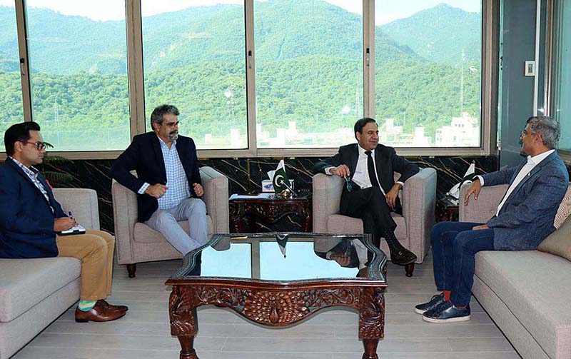 Caretaker Federal Minister for IT and Telecommunication, Dr. Umar Saif in a meeting with CEO Jazz Aamir Ibrahim