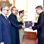 The Ambassador-designate of Venezuela, Mr Jose Rafael Silva Aponte, presenting his diplomatic credentials to President Dr. Arif Alvi, at Aiwan-e-Sadr