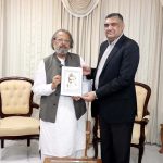MD Dr. Raja Mazhar Hameed presents portraits of leaders of the Movement of Independence of Pakistan to Caretaker Federal Minister for Education, Madad Ali Sindhi