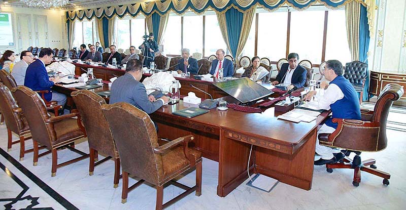 Caretaker Prime Minister Anwaar-ul-Haq Kakar chairs a briefing by Ministry of Commerce and Ministry of Industries and Production