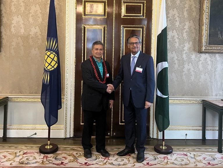 Jamaican youth minister meets FM Jilani