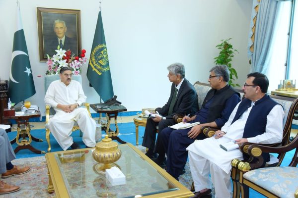Murtaza Solangi calls on Caretaker PM; briefs over functioning of his ministry