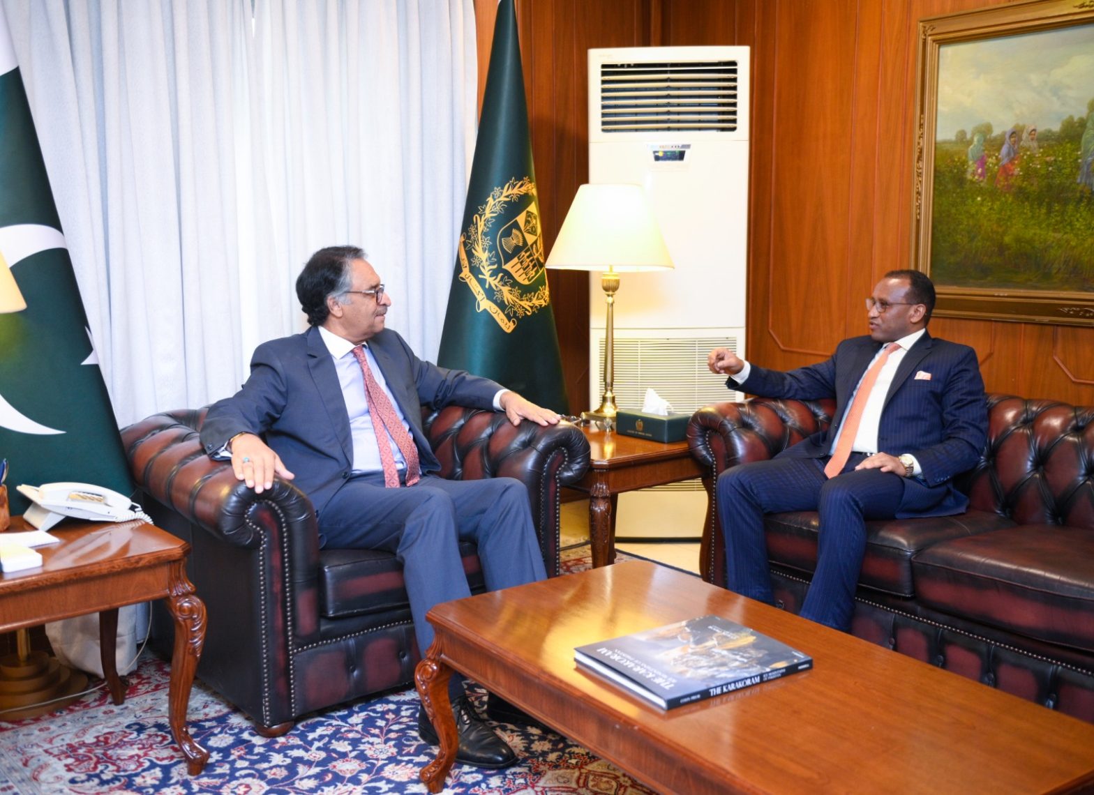 FM, Ethiopian envoy discuss bilateral ties