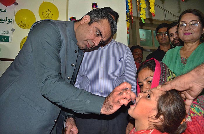 Deputy Commissioner Capt (Retd) Shoaib Ali administering polio drops to a child at DHQ Teaching Hospital Sargodha.