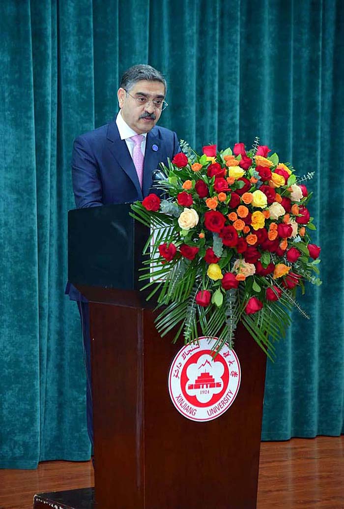 Caretaker Prime Minister Anwaar-ul-Haq Kakar addresses the faculty and students of Xinjiang University.