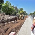 Labourers busy in extension work of Chak Shahzad Road during development work in Federal Capital