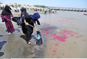 Students cleaning bank of Indus River after seminar on ‘water is life water is food’ during World Food Day organized by Food and Agriculture organization of United Nation
