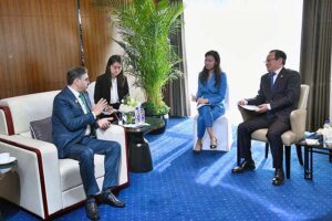 A delegation of China Oil and Foodstuffs Corporation (COFCO) led by President Luan Richeng called on Caretaker Prime Minister Anwaar-ul-Haq.