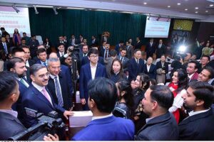 Caretaker Prime Minister Anwaar-ul-Haq Kakar interacts with the students of Xinjiang University