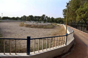 A view of dry pond at Rani Bagh needs the attention of concerned authorities. 