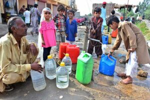 Children filling their pots with clean water from hand pump