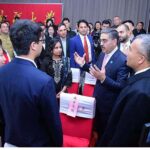 Caretaker Prime Minister Anwaar-ul-Haq Kakar interacts with the students of Xinjiang University.