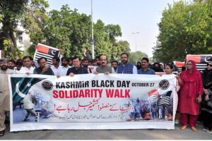 VC University of Sargodha Prof. Dr. Qasir Abbas leading Kashmir Black Day solidarity walk at university Of Sargodha
