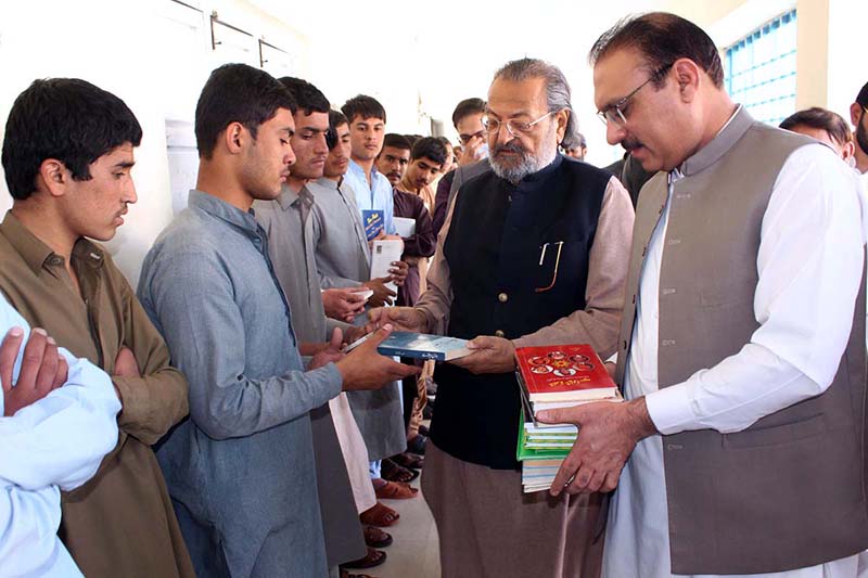 Caretaker Federal Minister for Education and Professional Training Madad Ali Sindi viewing artwork made by prisoners during his visit to Central Jail.