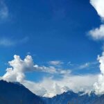 An attractive and eye catching view of clouds hovering over the mountain.