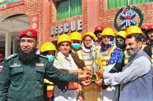 District Emergency Officer Rescue 1122 Mazhar Shah and Director Public Relation Sargodha awarding prizes among winner during Inter Union Council Community Emergency Competition organized by Rescue 1122 Sargodha held in Rescue Main Office at University Road