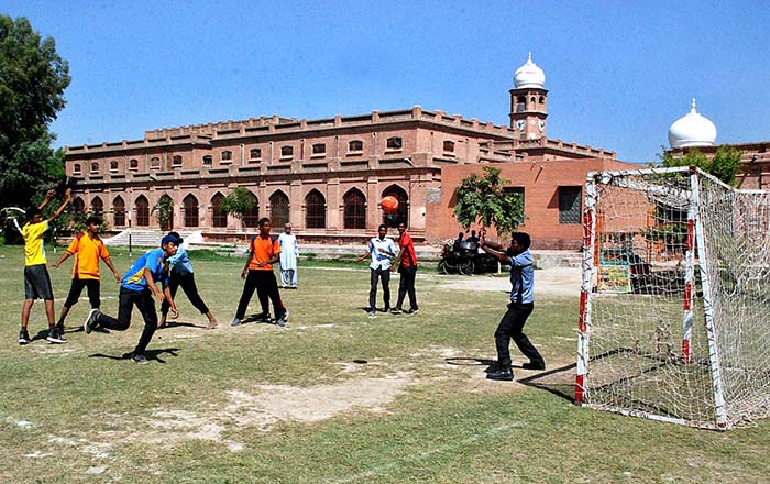 Players in action in netball mach during Inter-Schools District Tournament.