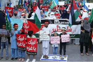 Jamat-e-Islami women wing holding the protest against Israeli aggression outside press club