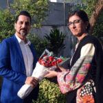 BOI official presented flowers to welcome Muhammad Tahir Javed SAPM/MOS on Investment visit to BOI office