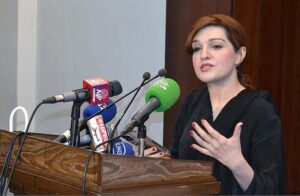 IAC Chancellor Muhammad Faisal Janjua presents a shawl to the Prime Minister's Special Assistant on Human Rights Ms. Mashaal Hussain Malik on the occasion of a seminar on women's empowerment at the Institute of Art and Culture