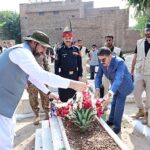 Caretaker Prime Minister Anwaar-ul-Haq Kakar laying floral wreath at the grave of former President Ghulam Ishaaq Khan