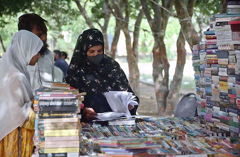 People busy in selecting and purchasing old books from a stall at the premises of Frere Hall building